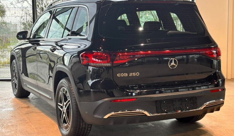 Mercedes EQB250 AMG-Line full