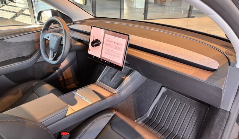 Tesla Model Y Long Range AWD full